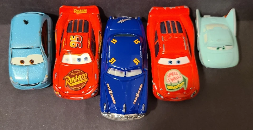 ¡Coches Disney y Pixar! Lote de coches diecast y plástico (5 en total). Foto 2 de 4