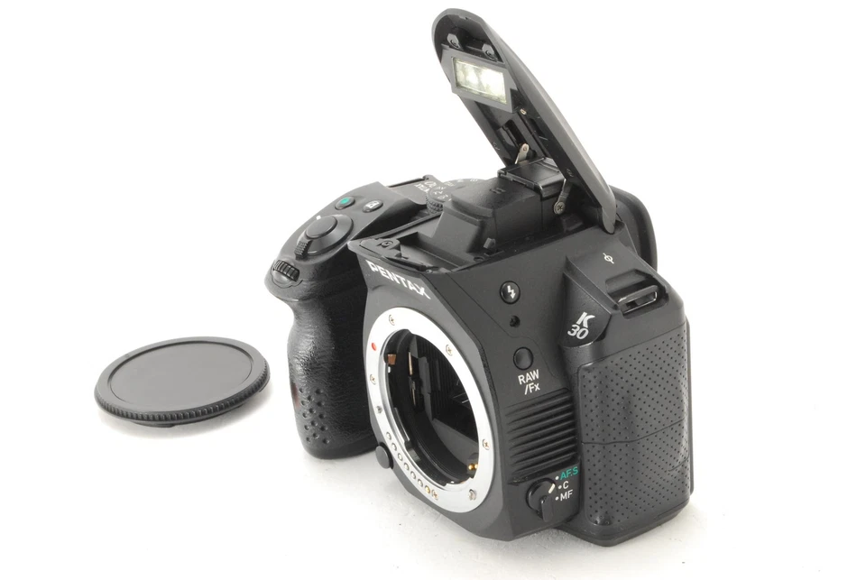 US Duty Paid PENTAX K-30 Schwarz 16.3MP Digital SLR Kamera Nur 14,451 Fotos - Bild 3 von 4