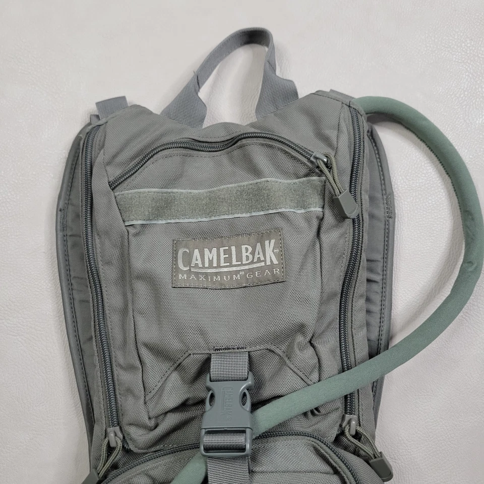 Paquete de hidratación Camelbak Maximum Gear Ambush Green Molle Foto 3 de 4