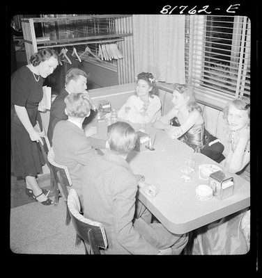 Washington D.C. Washington Hot Shoppe restaurant 1941 diners interior