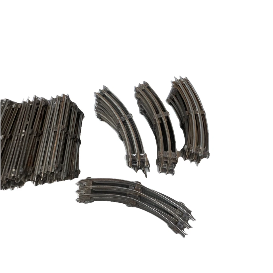 VINTAGE LOT 98 Pieces LIONEL RAILROAD TRACKS O-27(67 Curves-31 Straights) - Image 2 of 4