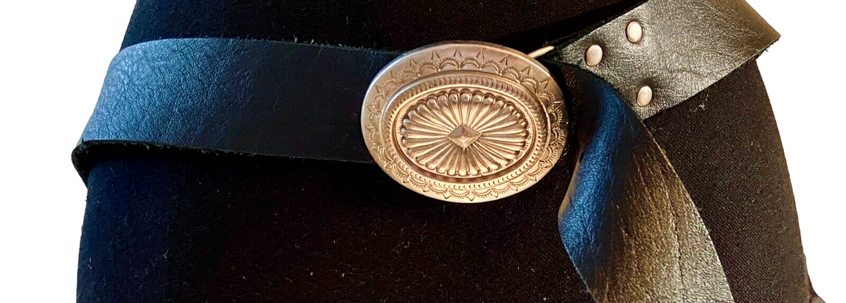 BLACK LEATHER BELT, ORNATE OVAL SILVER CONCHO PRONG BUCKLE  display picture 1