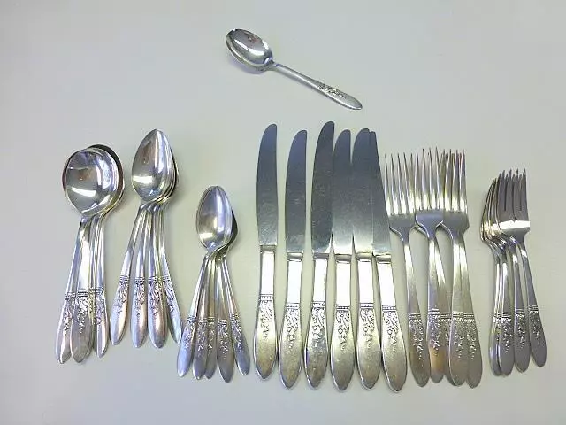 34 Piece SL GH Rogers Oneida 1948 PRESENTATION Silverplate Flatware Set for 6