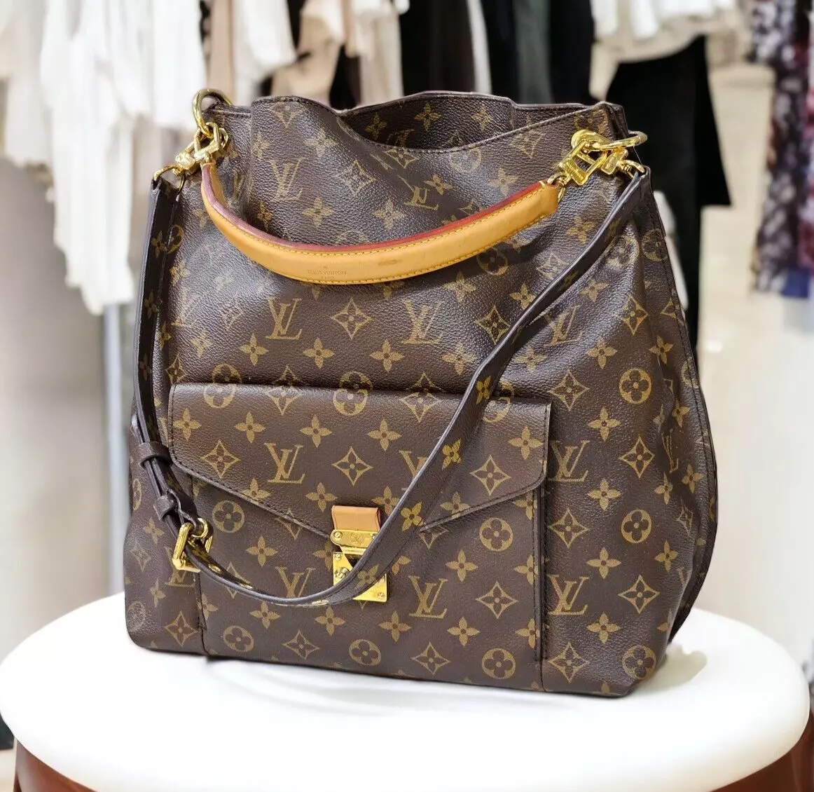 louis-vuitton metis hobo