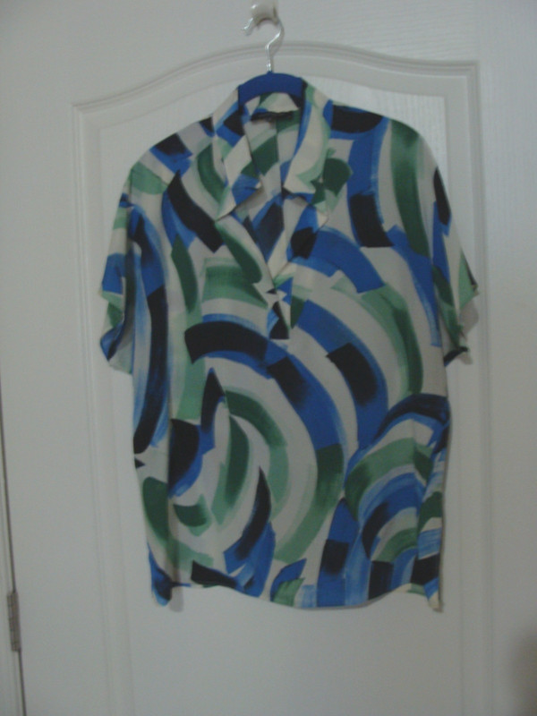 LAFAYETTE 148 BLOUSE MULTICOLOR SILK SHORT SLEEVES V NECK WTH ONE BUTTON SIZE S