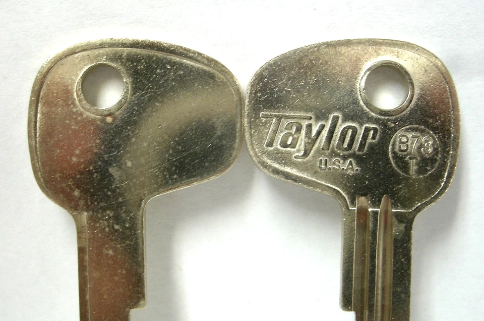 Lote de 2 llaves en blanco Taylor B73T / Ilco HF20 para BMW y otros de principios y mediados de los 60 Foto 2 de 2