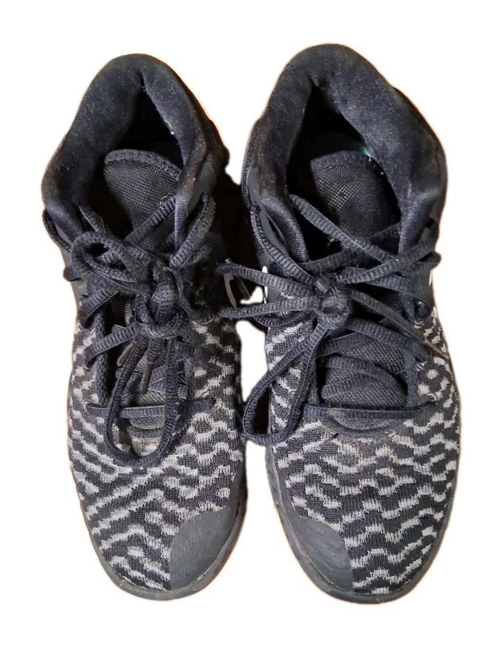 NIKE KIDS KD TREY 5 VIII SIZE 3.5Y BASKETBALL SHOES BLACK & WHITE PRELOVED - Image 4 of 4