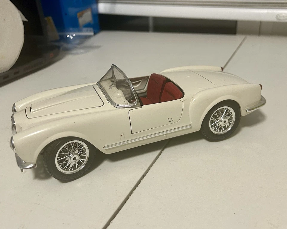 Coche fundido a presión Burago 1955 Lancia Aurelia B24 Spider Roadster escala 1/18 Italia  Foto 3 de 4