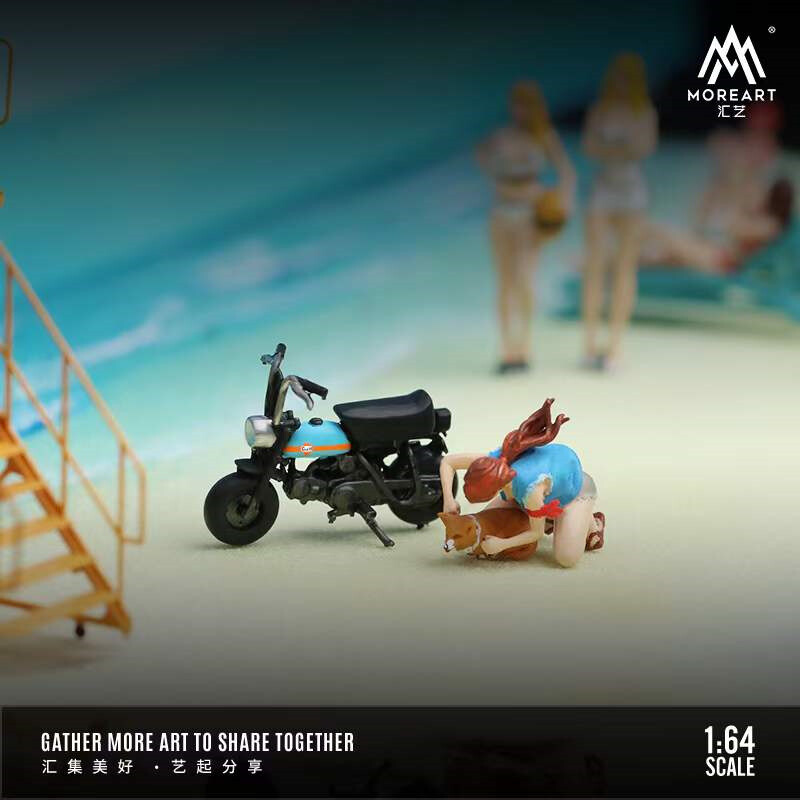 MoreArt 1:64 A little girl figure suit for repairing motorcycles set