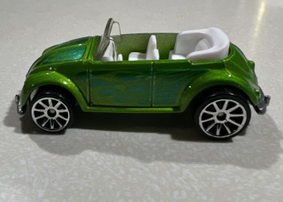 2007 Hot Wheels Mystery Series Volkswagen Beetle Convertible Green