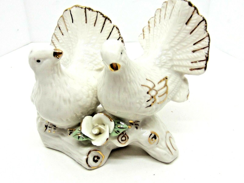 Lovely White Fantail Pigeons Doves On Log Pair Ceramic with Lovely Gold Edging