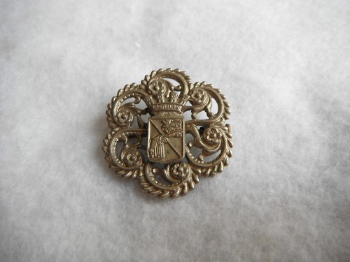 Broche Ancienne En Plaqué Argent Style Art Nouveau - Décor Bagnoles - Occasion En Très Bon état - Sans Marque