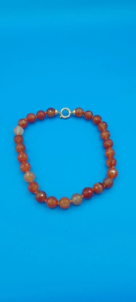 Collana artigianale con corniola sfaccettata con fermaglio argento laminato oro - Immagine 4 di 4