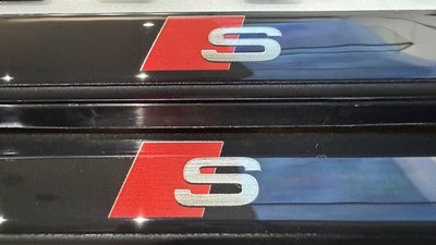 2 x 3D Gel Show Plates & Audi  S detail Plate Holders