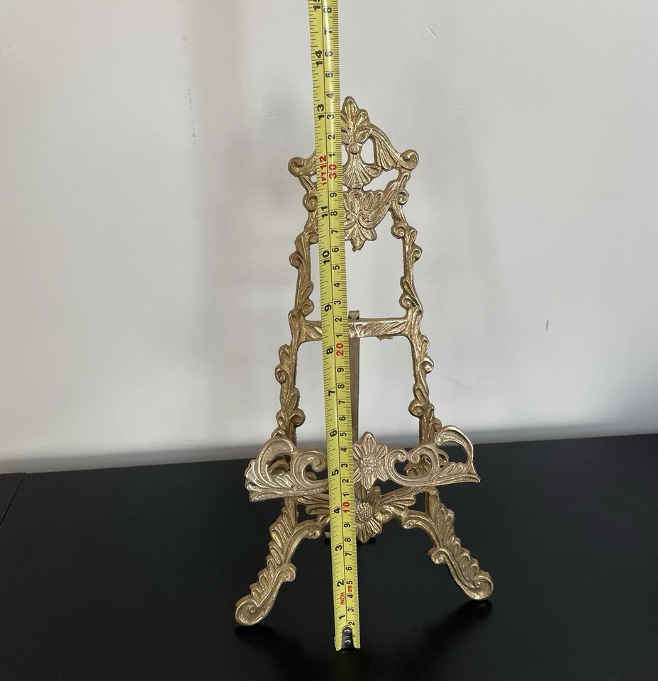 Caballete de latón grande ornamentado vintage libro de fotos o soporte de placa exhibición 13”H Foto 4 de 4