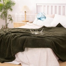 Waterproof Dog Blanket 60 x 80 in for Large Dogs, XL Washable Pet Blanket Green