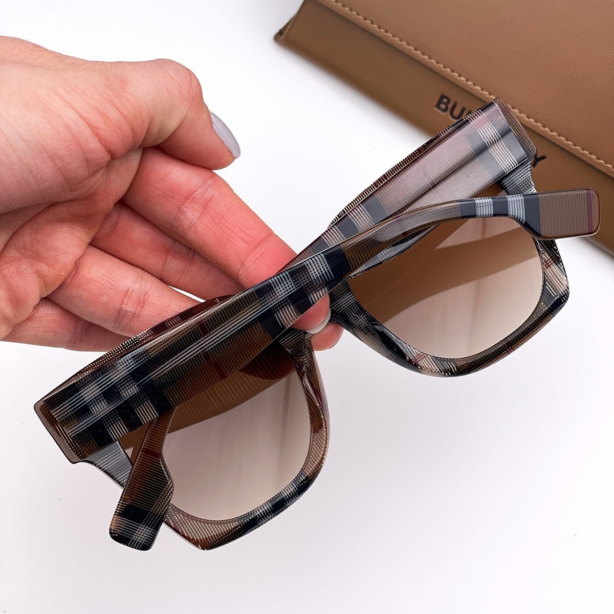 Burberry Women Sunglasses Check Brown Gradient Square BE4364  display picture 1