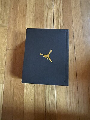 Nike Air Jordan 1 shoes! Size 8.5 with original box and tissue paper. New to the archive* Original 1985 Nike Air Jordan 1 Chicago  main image 4