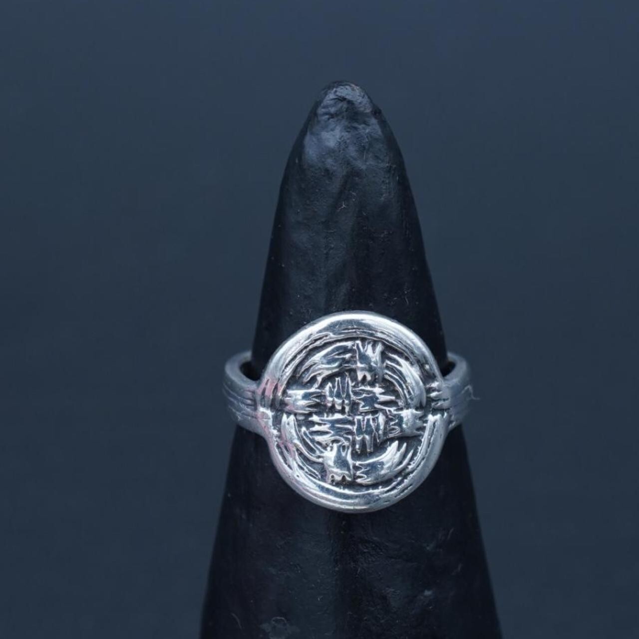Vintage solid celtic signet style ring - image 2