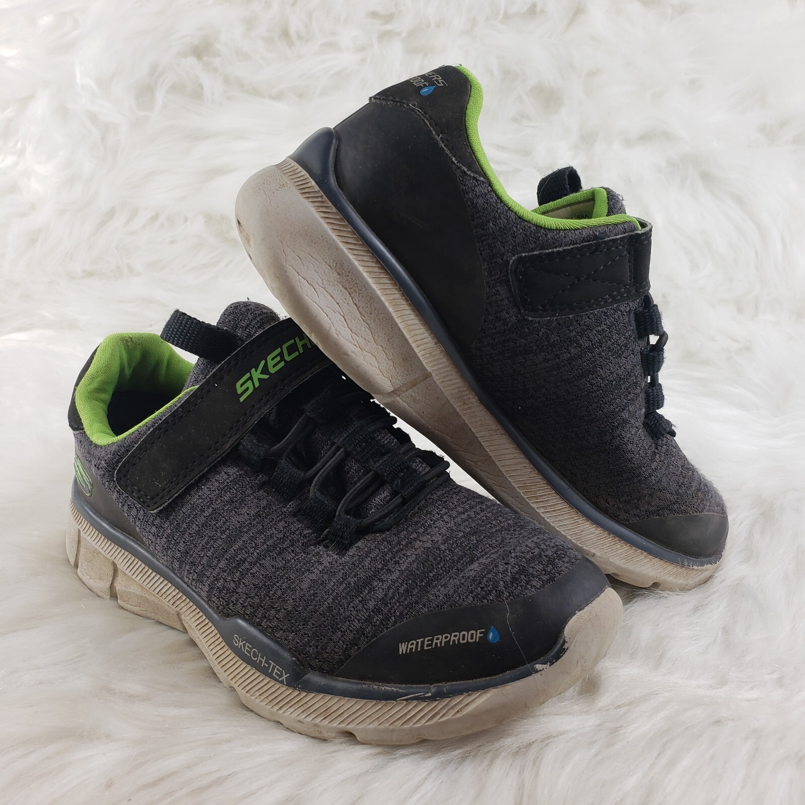 SKECHERS 97925L Waterproof Easy On Kids Active Shoes Size US 12