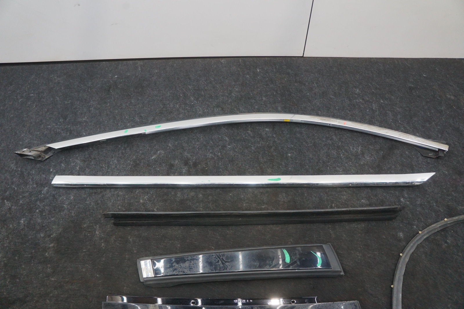 Set Front Left Window Rubber Trim 7200313 Rolls Royce Ghost Series I 09-14 *Note