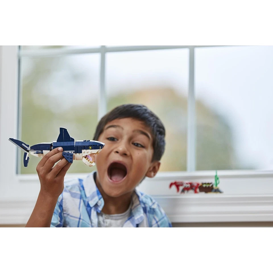 LEGO Creator Expert Deep Sea Creatures Toy, Gift for Birthdays, Christmas - Image 2 of 4