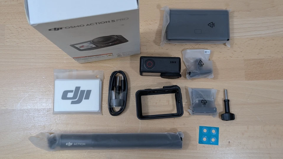 DJI Osmo Action 5 Pro 4K Action Camera Adventure Bundle - Black - Image 2 of 4