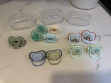 Baby Pacifier Lot Philips Avent Tommee Tippee 0 Months and 3 Plastic Cases