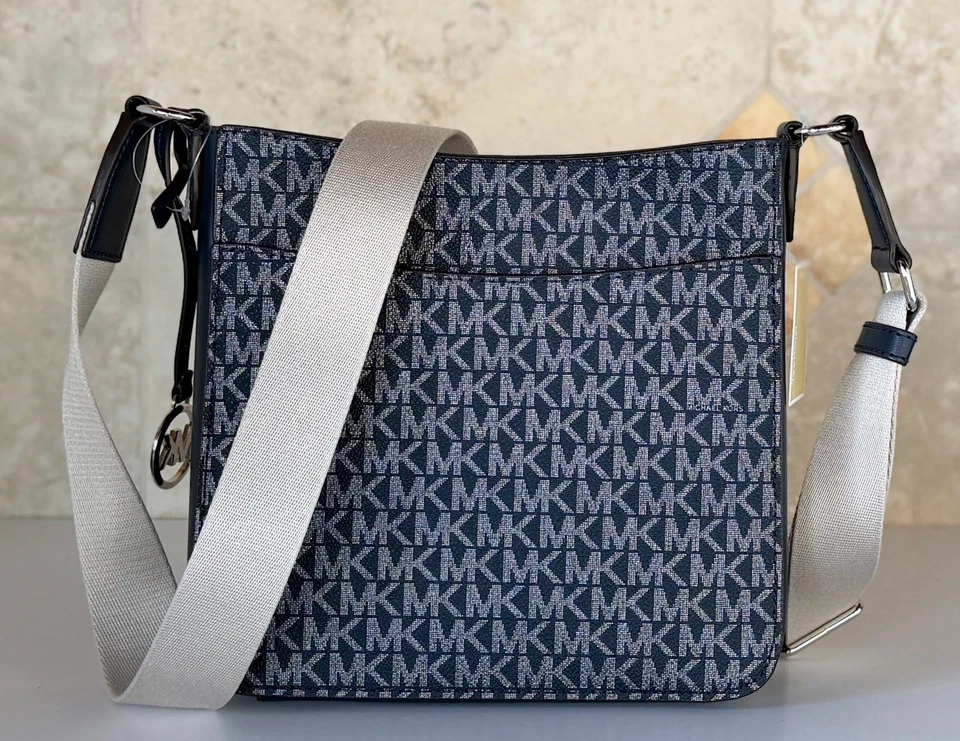 Bolso Mensajero Michael Kors Jet Set Travel S Raya Central MK Plateado Brillo Azul Marino Foto 3 de 4