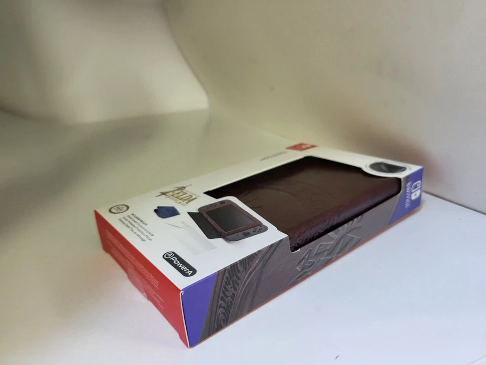 НОВЫЙ гибридный чехол Power A — Zelda Hylian Crest из искусственной кожи — Nintendo Switch - Изображение 4 из 4