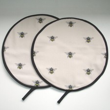 AGA Hob Lid Covers Bees Pair of Bee Kitchen Mats Chefs Pads 2 Round With Loops