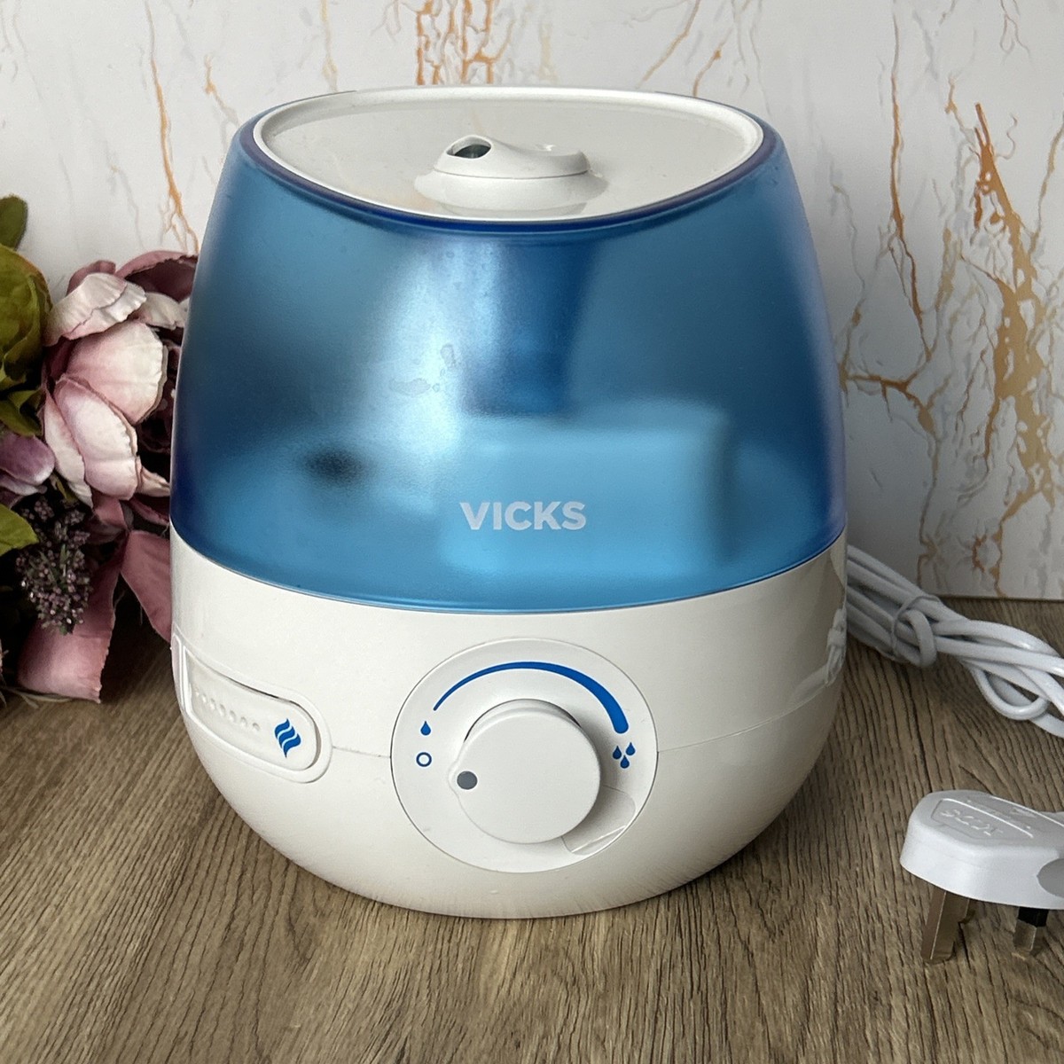 Vicks Mini Cool Mist Ultrasonic Humidifier Adjustable Mist Control
