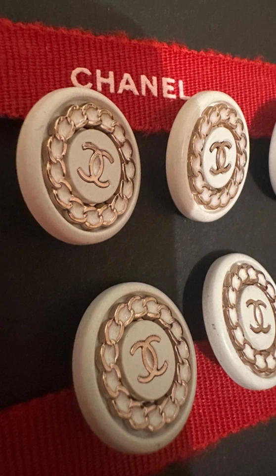 CHANEL White & Gold Metal chaindetailed Buttons 22mm (Set of 4) - Image 2 of 4