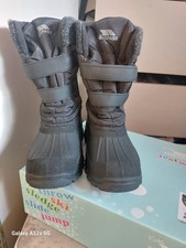 Kids Snow Boots Size 11 Black - Brand New Trespass