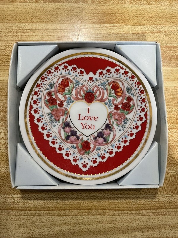 Enesco 1992 I Love You with Roses Mini Porcelain Plate w/ Easel