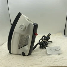 Vintage Proctor Silex Steam/dry Iron Long Cord model  12150 fast heat up 1300W