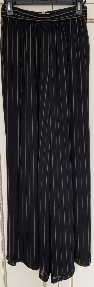 Pantalones mujer boutique valentino. Negro con rayas beige. Talla 10 Italia