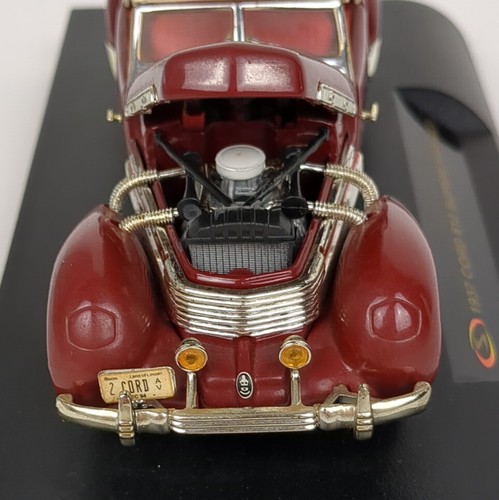 Signature Models 1937 Cord 812 Supercharged Coupe Burgundy 1:32 Scale Diecast - Picture 6 of 10