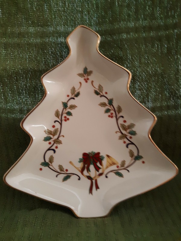 Mikasa Fine China  Christmas Tree Candy  Dish Holiday Elegance FK 001 