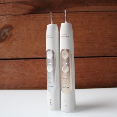 Philips Sonicare Electric Toothbrush Handles Set of 2 Gum Care Tested & Working