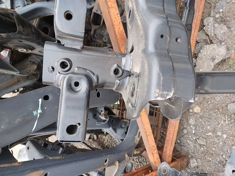 Crossmember trasero/marco K para Silverado EV 2859721 2024 Foto 3 de 4