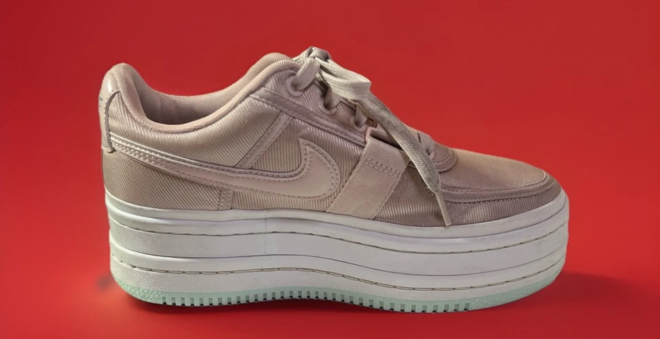 Nike Vandal 2K Sneaker Shoe Women Size 8.5 Beige Double Stack Lace / Hook & Loop - Image 3 of 4