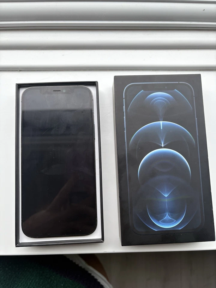 iPhone 12 Pro  In pacific blue, photo 2 of 5