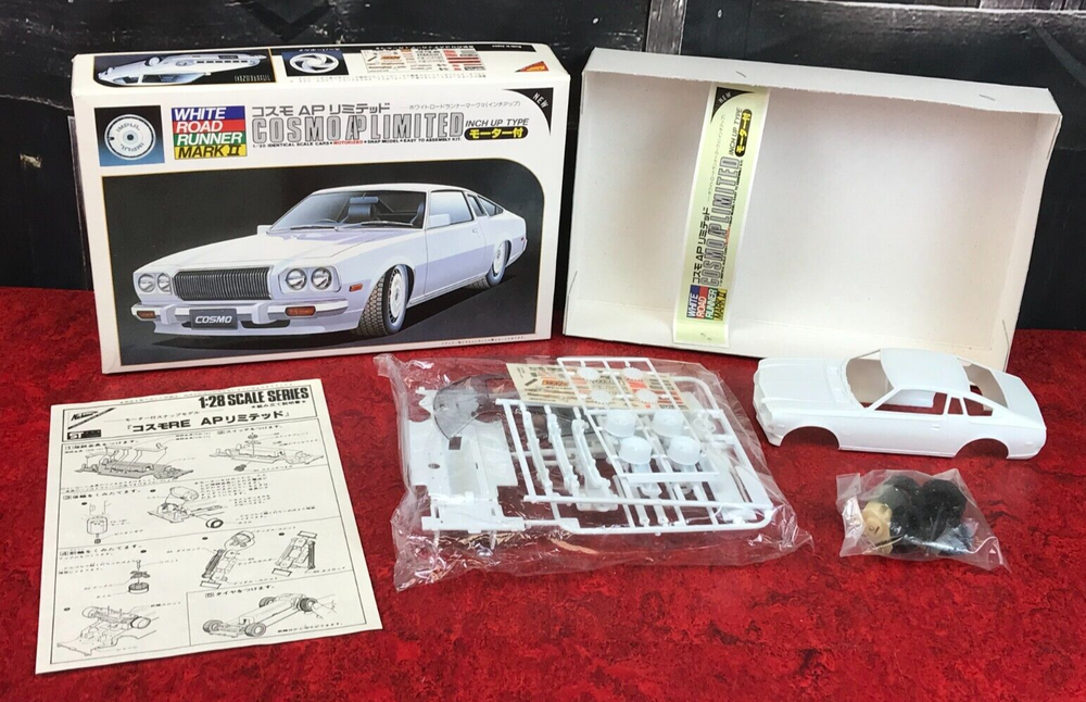 OPEN BOX Nichimo Model Kit WHITE ROAD RUNNER MARK II COSMO AP Motorized 1/28 JPN