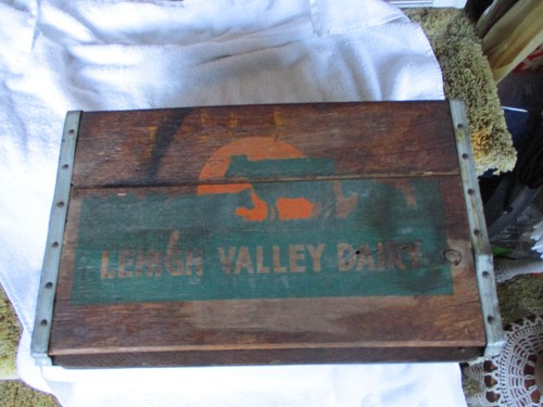 1961 Lehigh Valley Dairy Wood Milk Crate w/Metal Straps Trim~ Cows in Pasture ~  - Picture 5 of 6