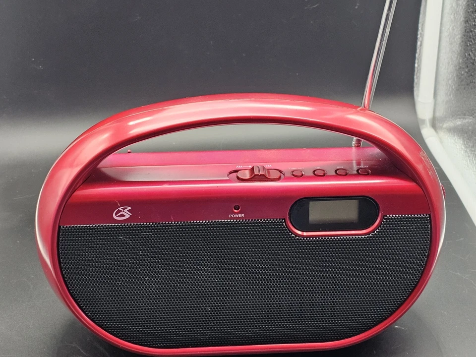 GPX R602R Rojo AM/FM Reloj Radio Digital Enchufe O Batería Opción Portátil Foto 2 de 4