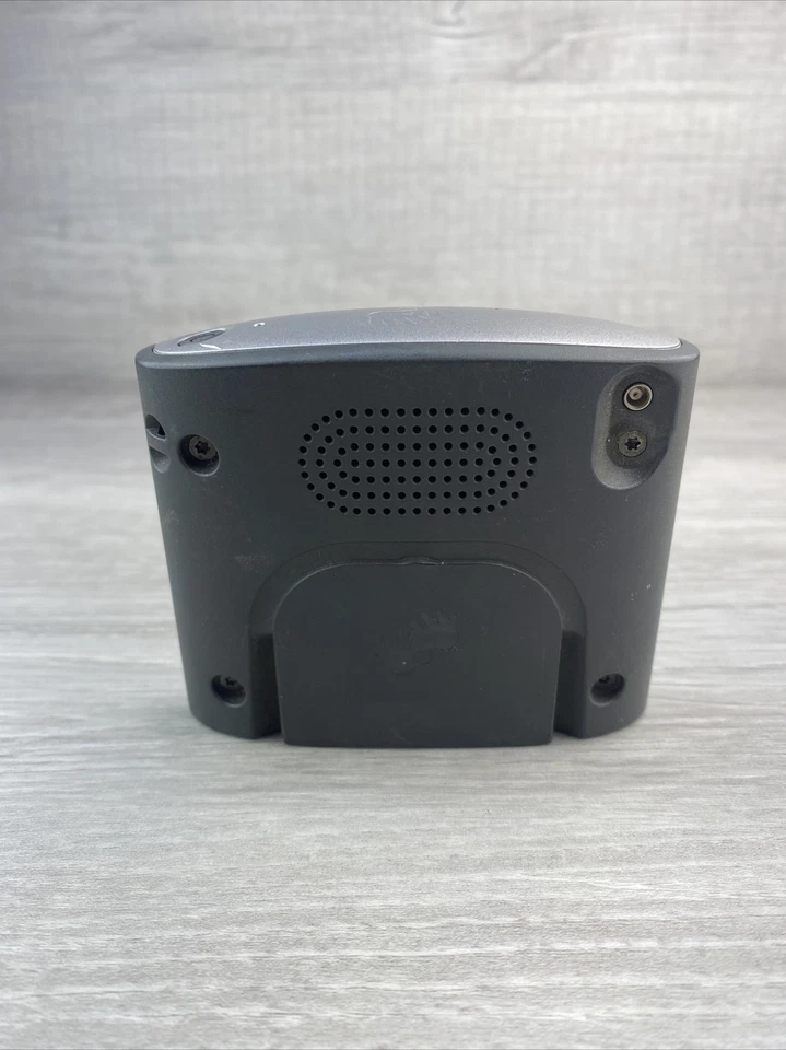 TomTom One 4N00.004 Silver Portable LCD Display Bluetooth GPS Navigator System - Image 4 of 4