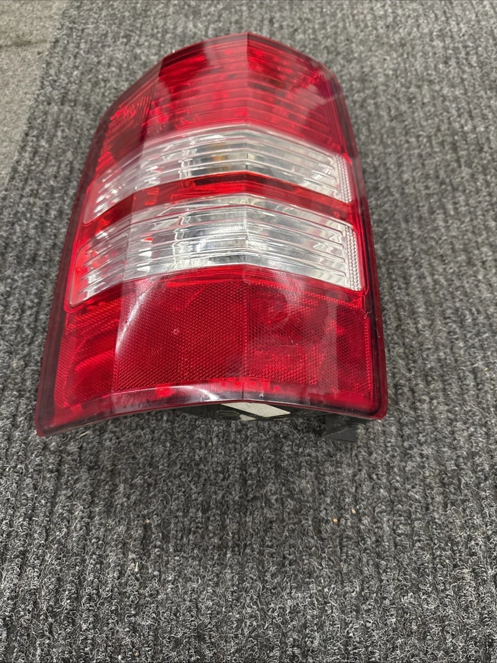 Lanterna traseira lateral esquerda Jeep Liberty 2008 a 2012 fabricante de equipamento original - Imagem 4 de 4