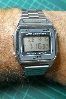 Vintage (1982) Seiko Alba Lithium 7 W309-4224 LCD Watch Alarm