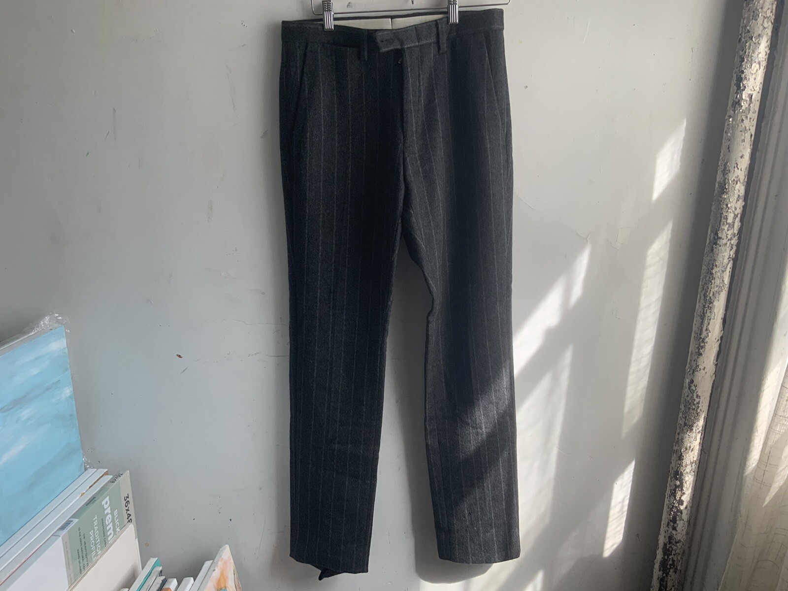Pantaloni abito in lana Yves Saint Laurent grigio gesso taglia 30?